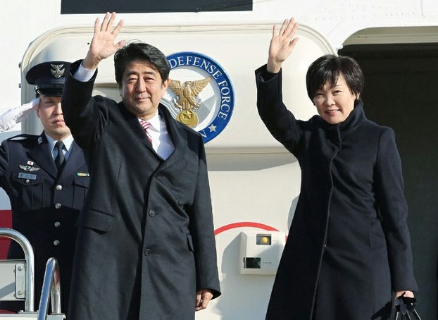 Премьер Японии Синдзо Абэ начал официальный визит во Вьетнам - ảnh 1